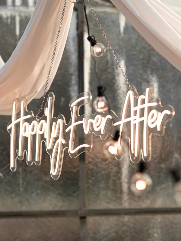 Neon Sign Neonschild Happily Ever After